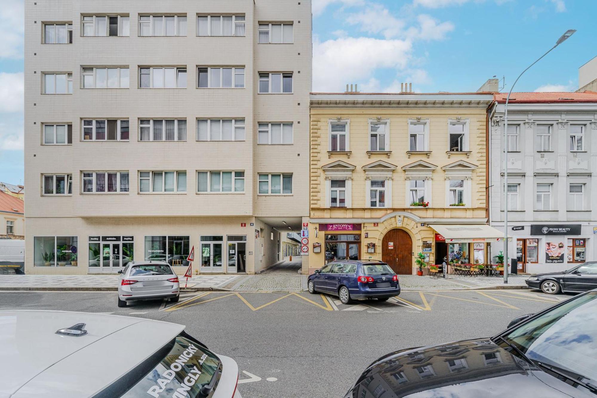 2-Level Apartments On Krizikova Near The Metro Praga Zewnętrze zdjęcie