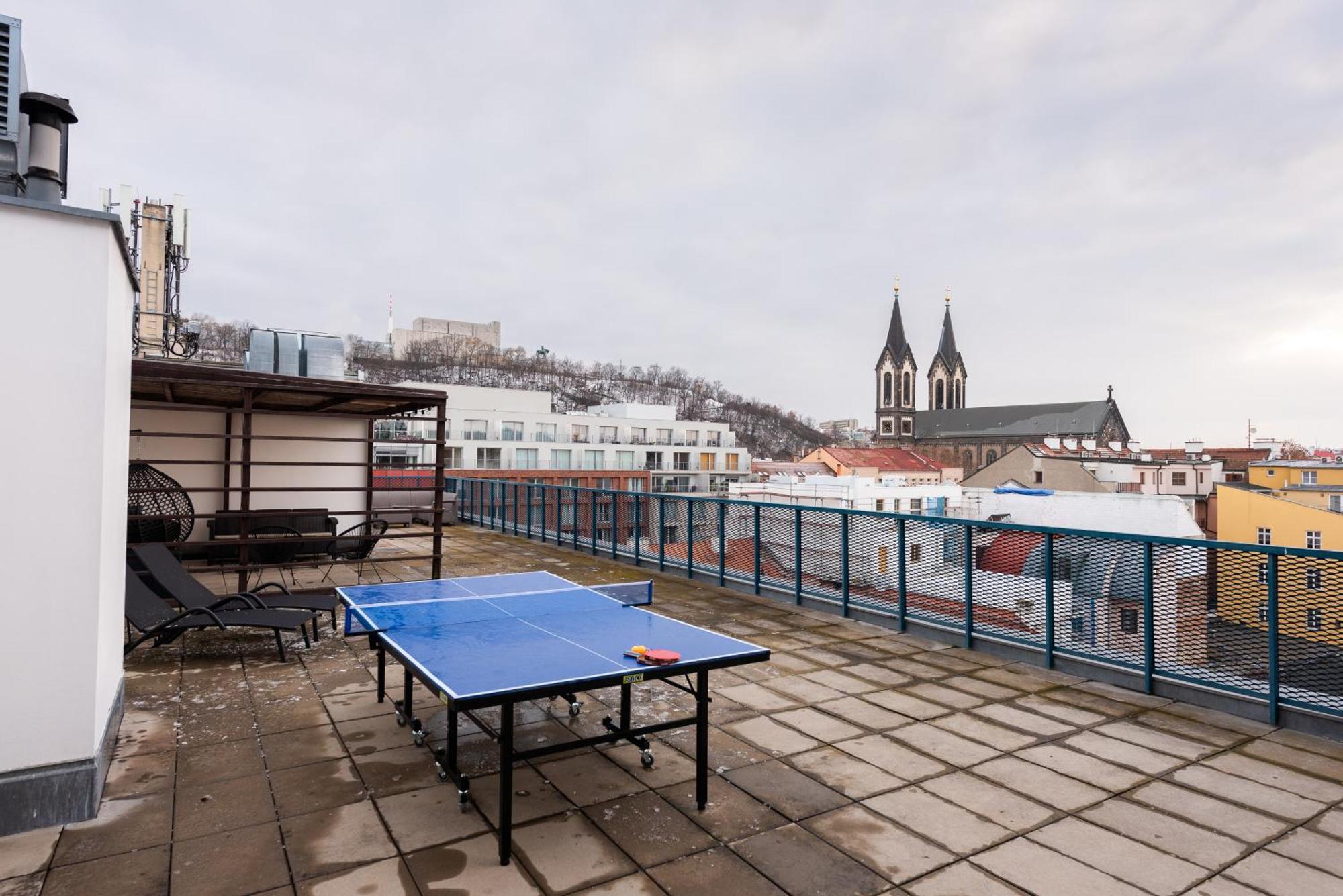 2-Level Apartments On Krizikova Near The Metro Praga Zewnętrze zdjęcie